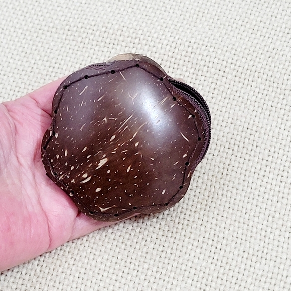 Vintage Coconut Shell Coin Purse - Picture 3 of 5